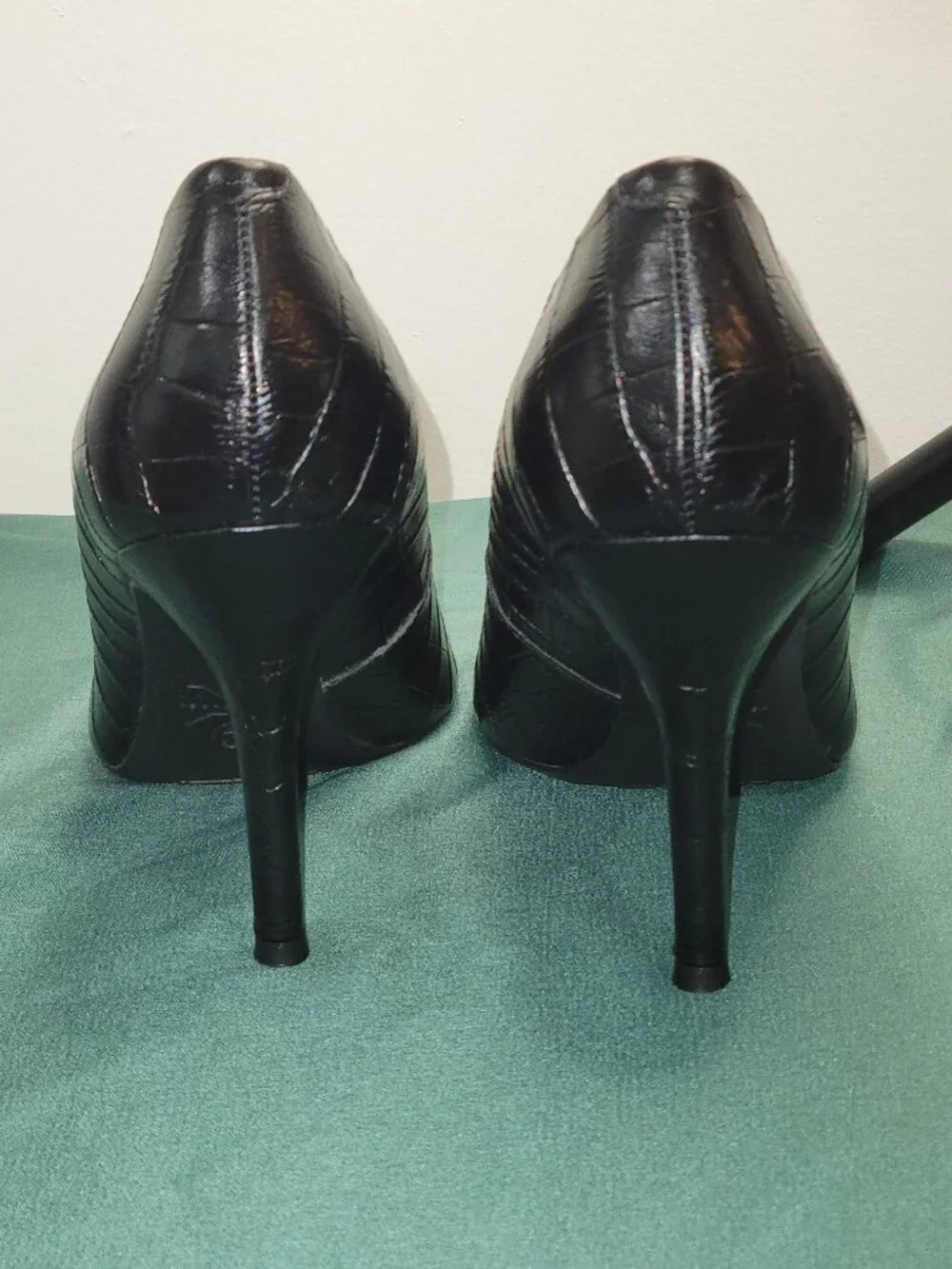 NINE WEST LEATHER CROC BLACK HEELS NEW 8.5
